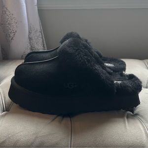 UGG- (WORN ONCE) Black Disquette SIZE 10